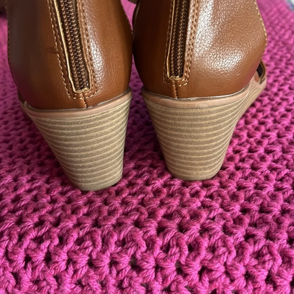EuroSoft by Sofft Ginnifer Wedge Sandal in Brown Size 8.5 - Picture 5 of 7